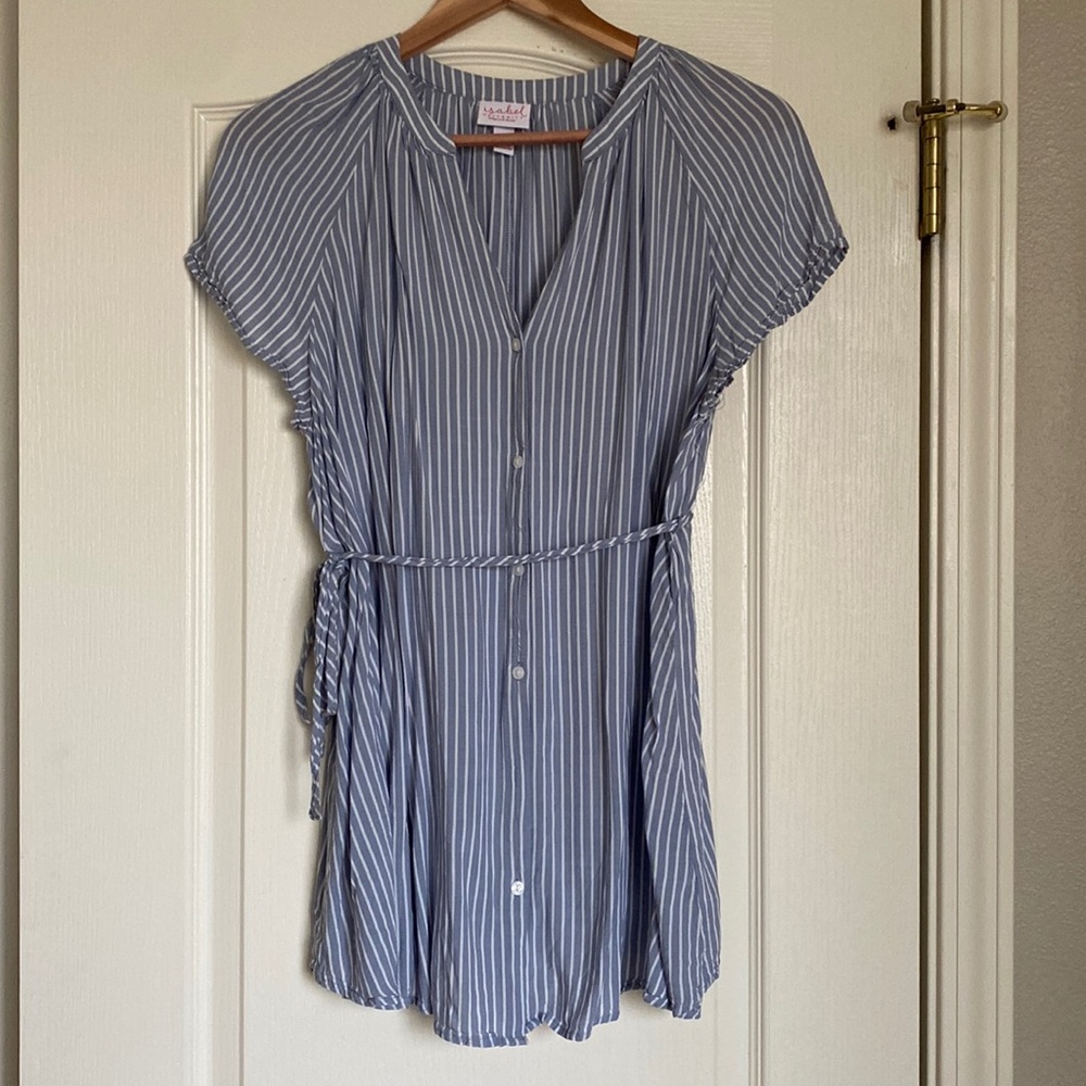 Ingrid & Isabel Medium short sleeve blue button-down with tie waist maternity